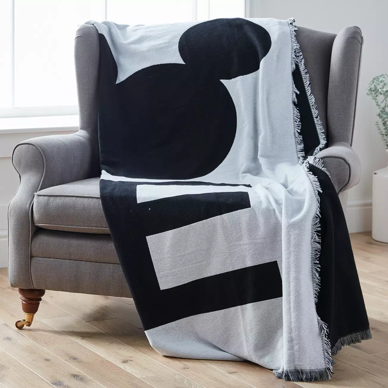 Disney Store Mickey Mouse 'Love' Throw